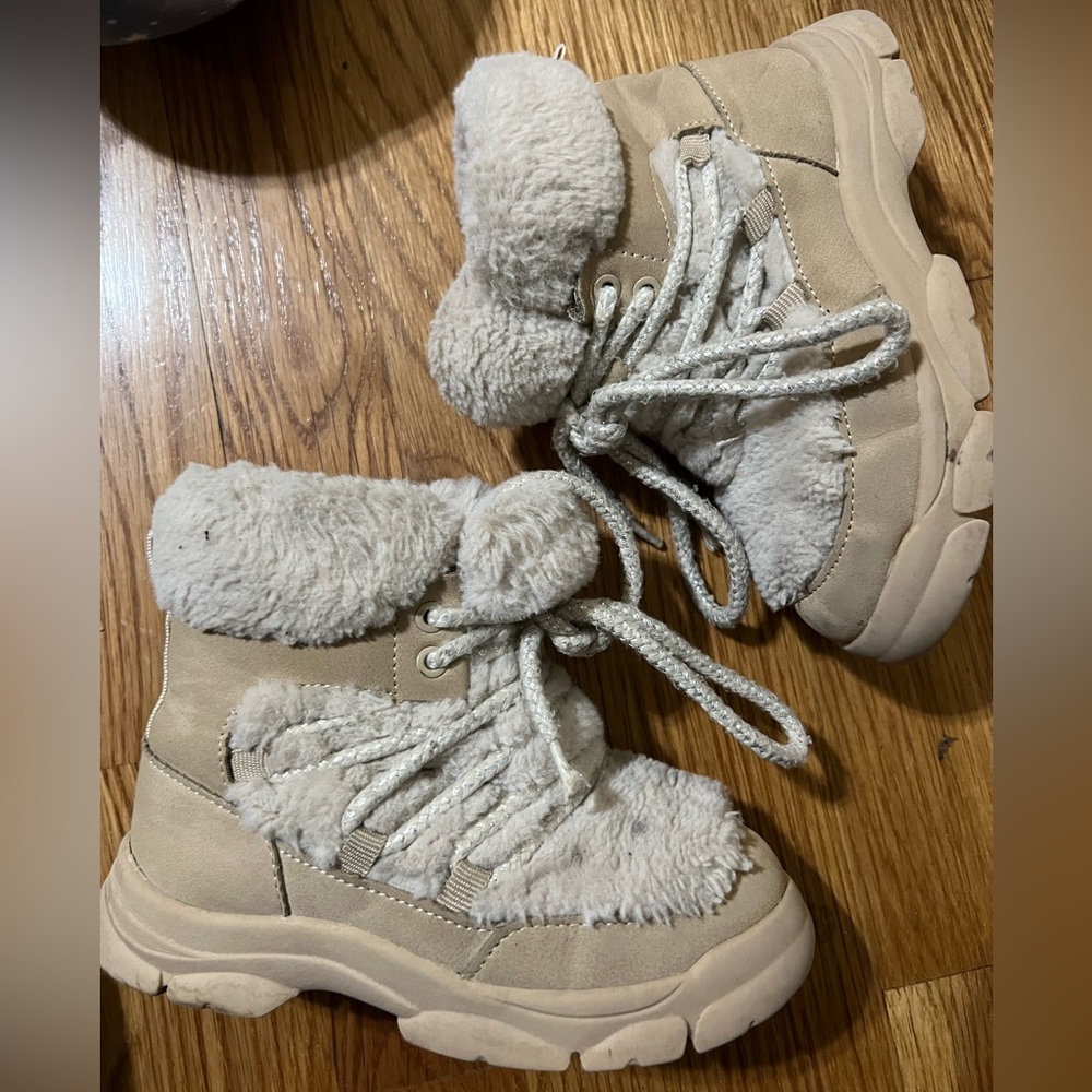 Zara size8 kids snow boots